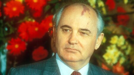 Mickail Gorbaciov voglia sulla testa