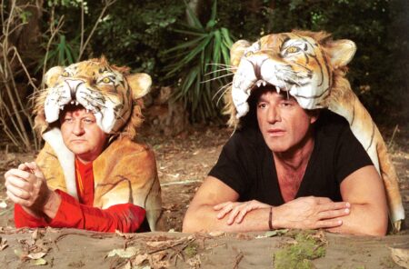 Christian De Sica e Massimo Boldi con costumi da tigre