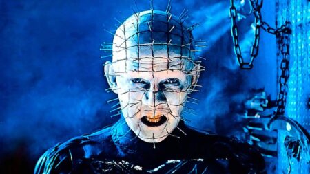 Frame che raffigura Pinhead in Hellraiser.