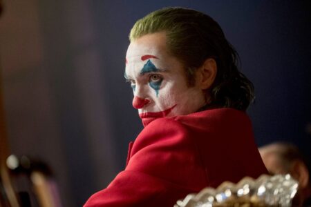 Joker 2: il film avrà scene musical in stile A Star is Born Joacquin Phoenix in Joker