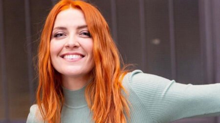 Primo piano della cantante Noemi