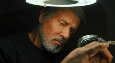 Frame che ritrae Sylvester Stallone in The Samaritan.