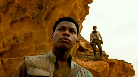 Frame che ritrae John Boyega.