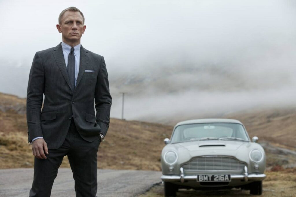 Frame che raffigura James Bond in 007