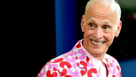 Frame che raffigura John Waters.