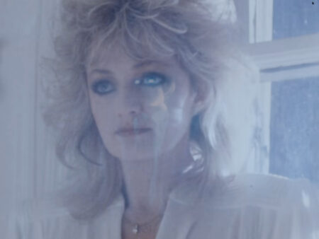 Bonnie Tyler nel video Total Eclipse of the Heart