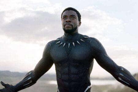 Frame che ritrae Chadwick Boseman in Black Panther