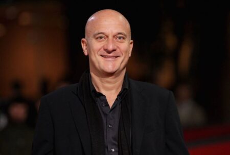 Claudio Bisio con i capelli, ecco com’era prima (FOTO) Claudio Bisio