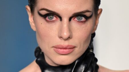 Julia Fox descrive le misure del pene di Kanye West in TV Julia Fox