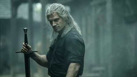 Frame che raffigura Henry Cavill in The Witcher