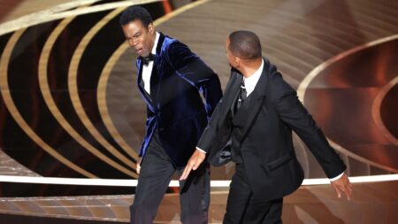 Frame che raffigura Will Smith durante la notte degli Oscar 2022