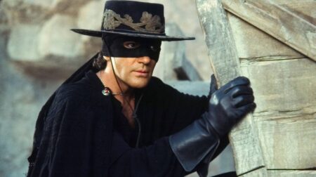 Antonio Banderas tornerà nei panni di Zorro? La parola all’attore Frame che raffigura Antonio Banderas nei panni di Zorro