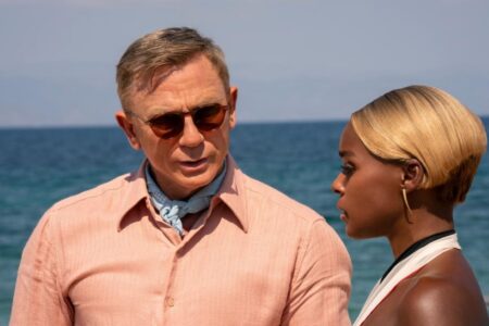 Glass Onion – Knives Out: il significato del titolo del nuovo film di Rian Johnson daniel craig e janelle monae in glass onion knives out