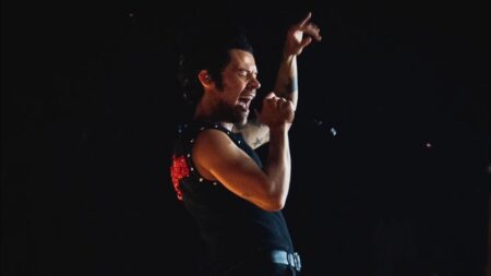 Harry Styles come John Travolta al concerto di Halloween 2022