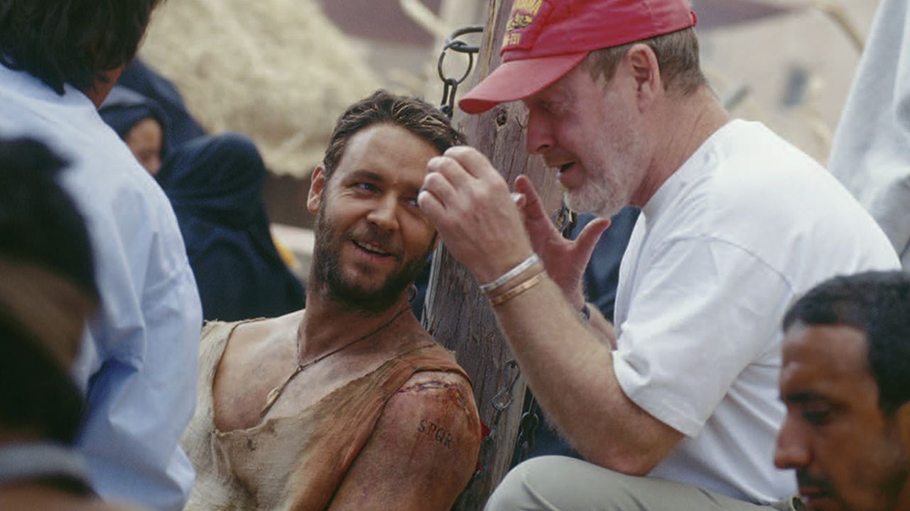 Russell Crowe e Ridley Scott chiacchierano sul set di Il gladiatore