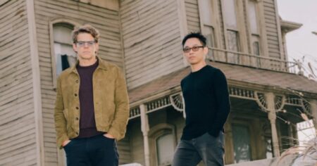 Frame che ritrae Jason Blum e James Wan