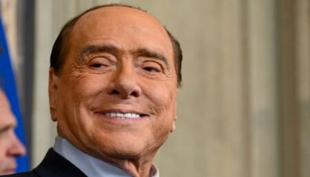 Silvio Berlusconi, la sua vita diventa un musical dell’autrice di Fleabag Silvio Berlusconi