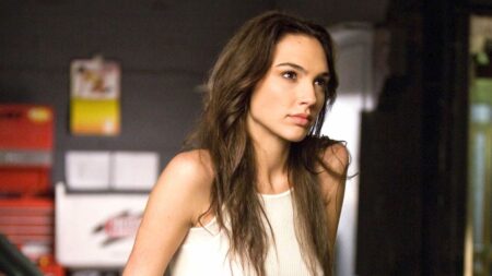 Frame che ritrae Gal Gadot nella saga di Fast & Furious.