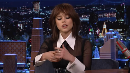 Jenna Ortega abito D&G come Madonna in Erotica