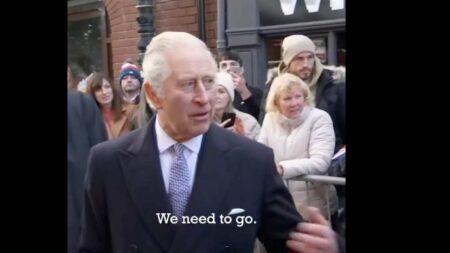 Re Carlo III rimprovera Camilla davanti a tutti: la “sgridata” ripresa in video è virale Re Carlo III