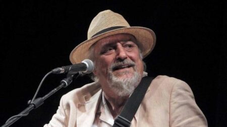 Eugenio Finardi su sua figlia: “Elettra è nata con la sindrome di Down, quanti insegnamenti” (VIDEO) Eugenio Finardi