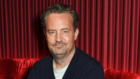 Friends, Matthew Perry spiega perché non guarda la serie (ha a che fare con la sua dipendenza) Friends