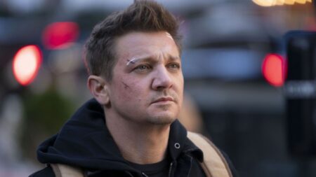 Jeremy Renner, come sta un anno dopo l’incidente: il suo post su Instagram Jeremy Renner le sue condizioni