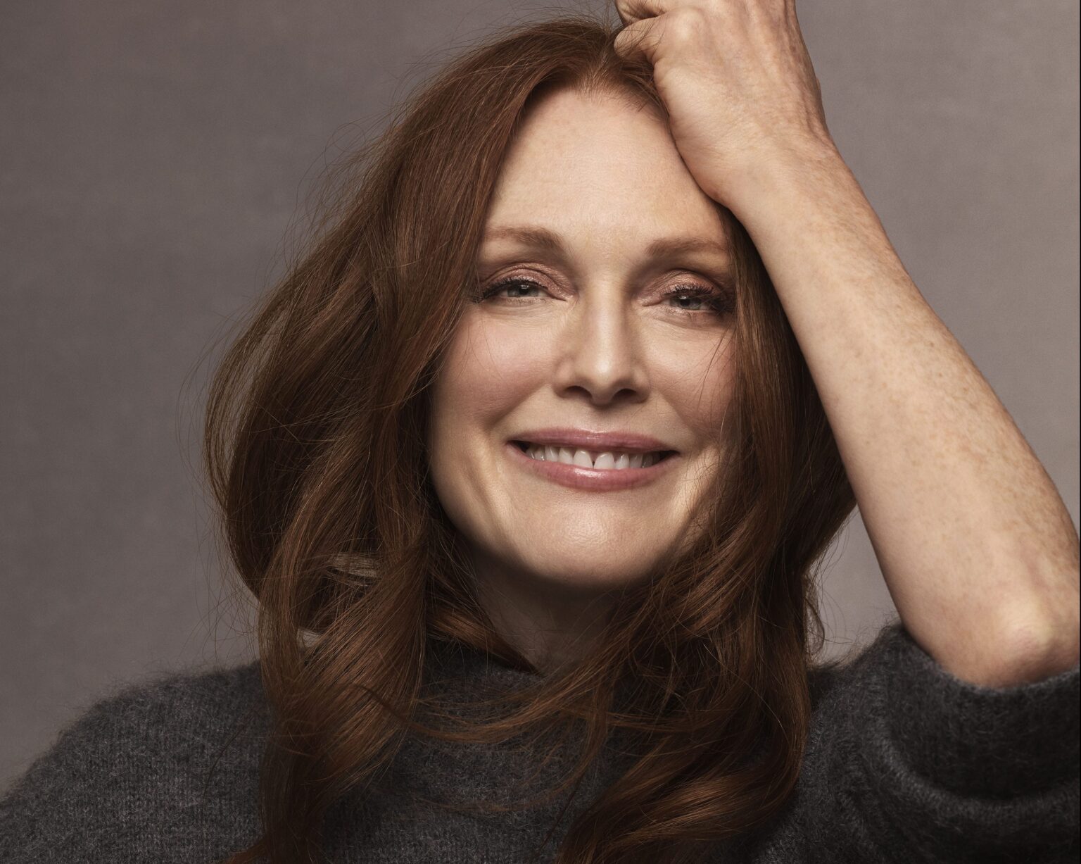 Julianne Moore sui canoni di bellezza a Hollywood e i suoi capelli rossi: “A volte vorrei essere bionda e abbronzata” julianne moore