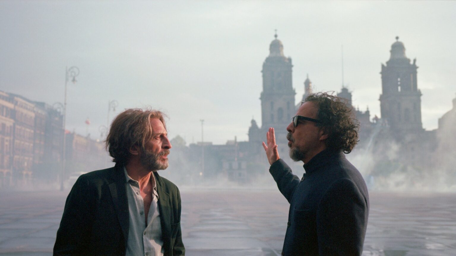 Alejandro Gonzales Iñárritu sul dibattito tra sala e streaming: “Quelli di Fellini o Godard, se visti sul PC, restano grandi film” bardo inarritu