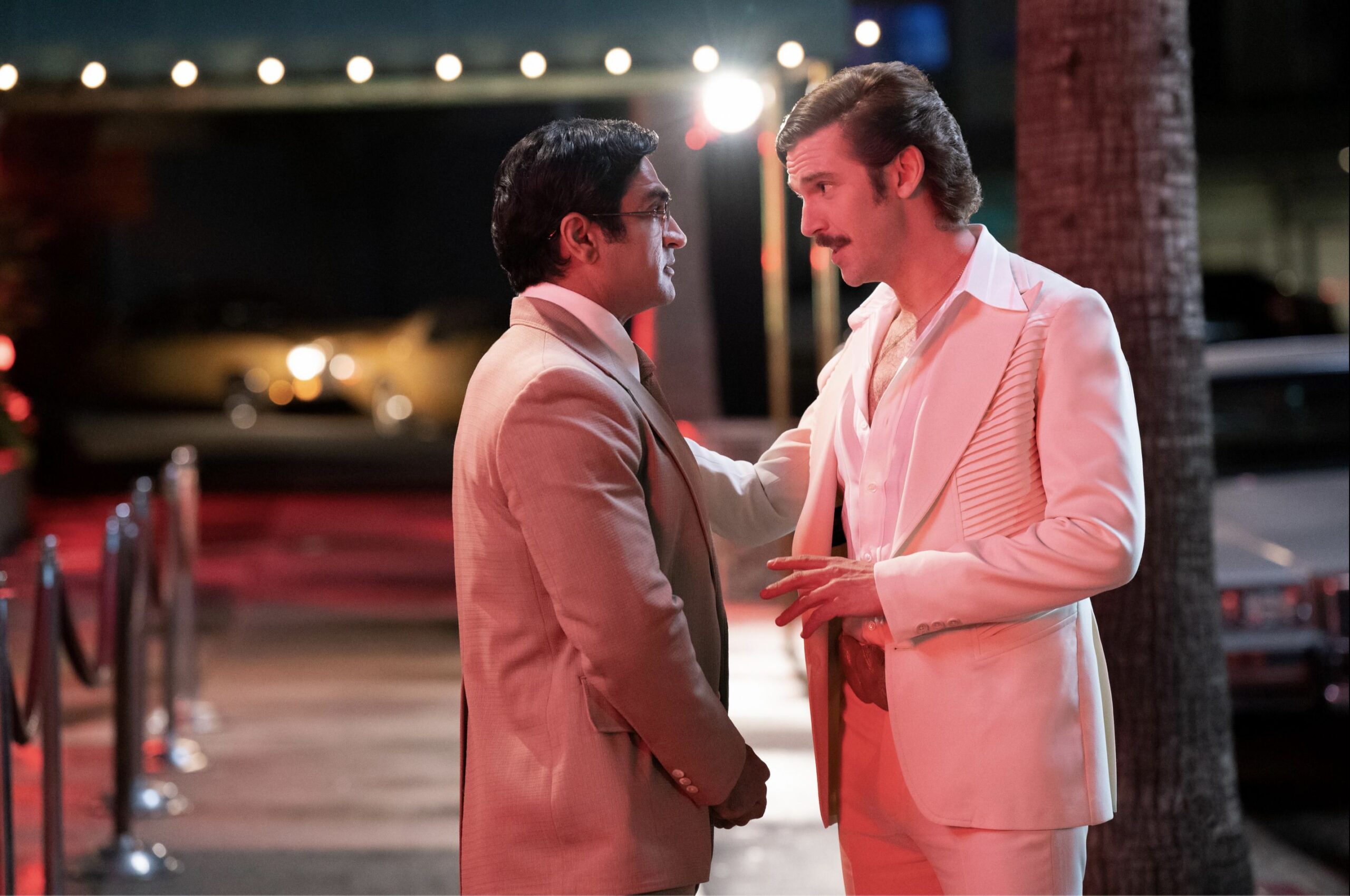 Kumail Nanjiani e Dan Stevens in Ecco a voi i Chippendales
