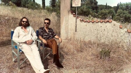 Frame che ritrae Colapesce e Dimartino ne La primavera della mia vita