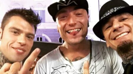 Fedez chiede a suo figlio Leone qual è il suo rapper preferito: la risposta fa male (VIDEO) Fedez, Guè Pequeno e J-Ax