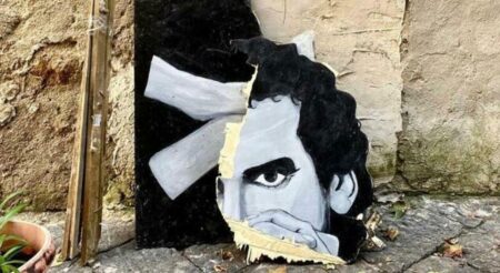Massimo Troisi, quadro alla Sanità a Napoli, distrutto