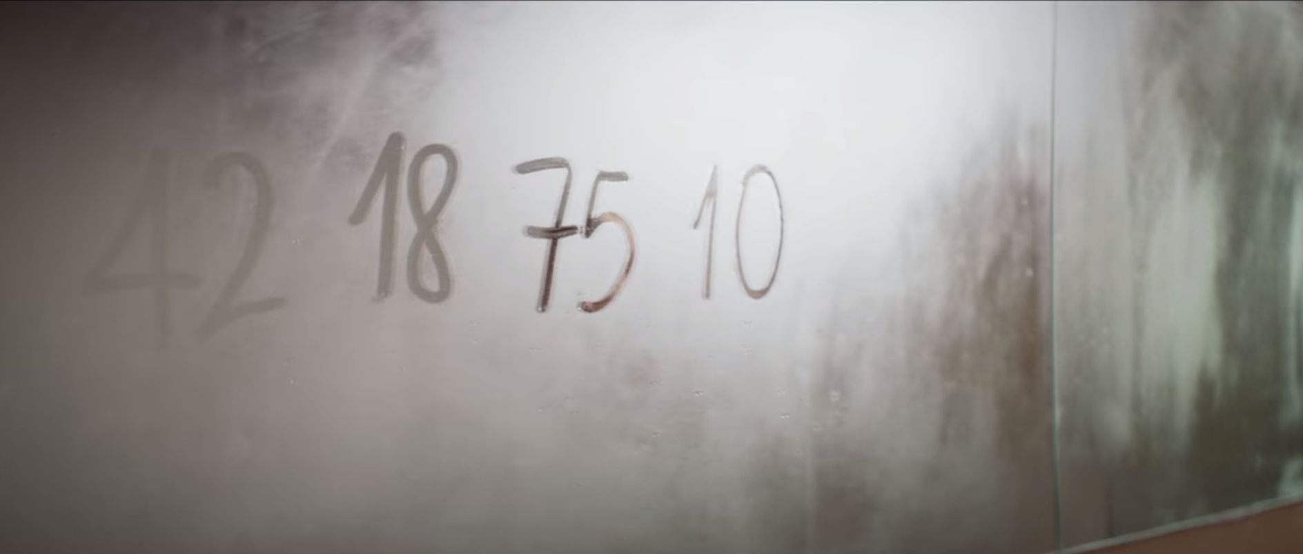 Numeri scritti allo specchio in Napoli Velata: 42, 18, 75 e 10