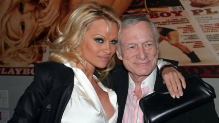 Pamela Anderson e il ricordo di Hugh Hefner: “L’unico che mi ha trattato con rispetto” Pamela Anderson