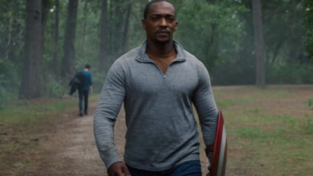 Capitan America 4: Anthony Mackie celebra il suo fondoschiena nel nuovo costume: “Sembra meraviglioso” Capitan America 4 Anthony Mackie