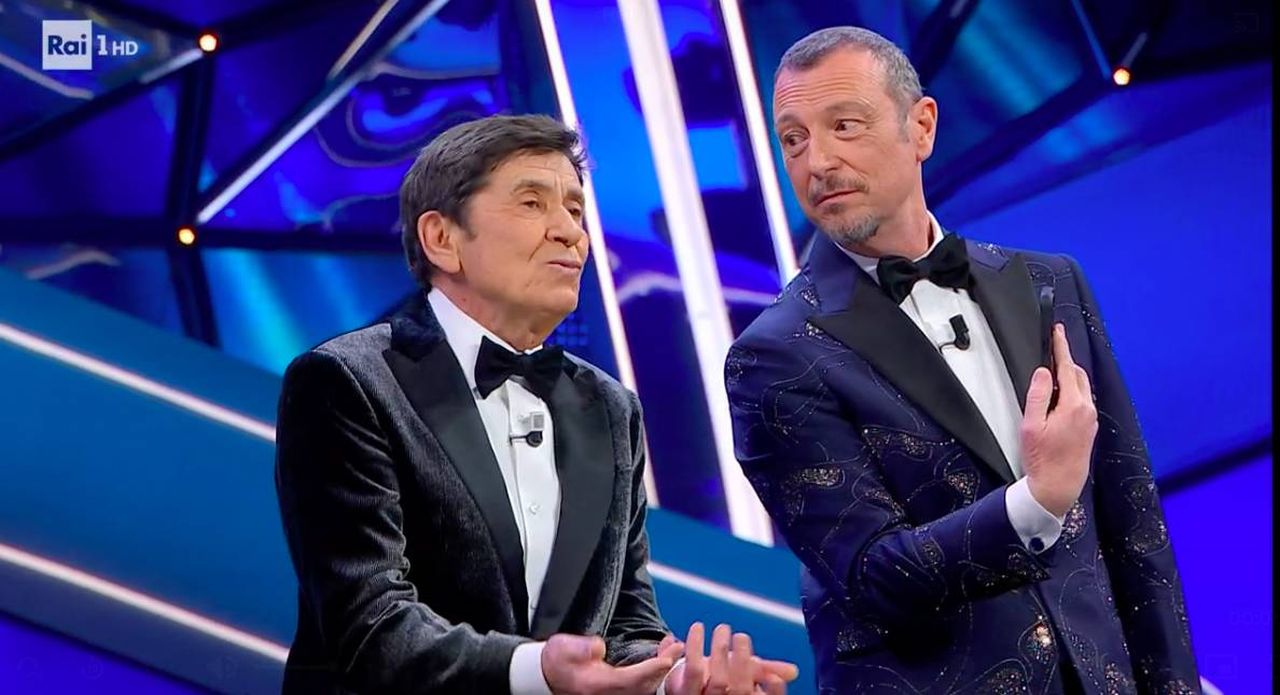 Amadeus e Gianni Morandi durante la terza serata del Festival di Sanremo 2023