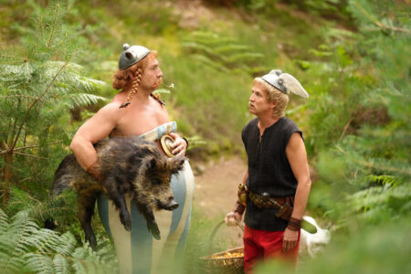 Asterix & Obelix – Il regno di mezzo, la recensione del film di e con Guillaume Canet Una scena di Asterix & Obelix - Il regno di mezzo