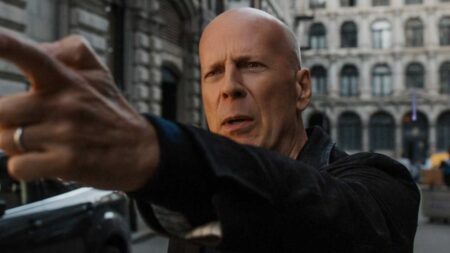 Bruce Willis, sua moglie ai paparazzi: “Vi prego, lasciategli il suo spazio” Bruce Willis