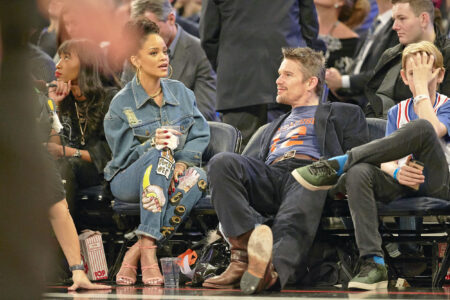 Ethan Hawke ricorda il suo incontro con Rihanna: “Ho fatto spostare mio figlio per parlarle” (FOTO) Ethan Hawke