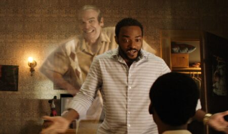 Frame che ritrae David Harbour in We Have a Ghost