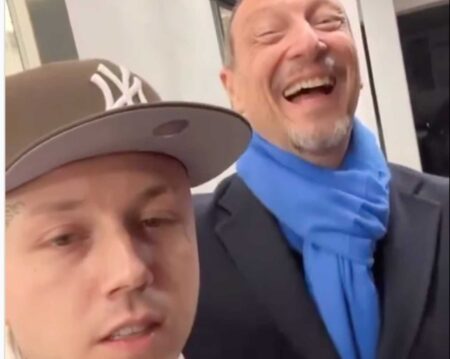 L’eredità, Lazza e Amadeus ricreano un momento indimenticabile dello show: “Per me è la cipolla”