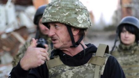 Sean Penn su Vladimir Putin: “È un bullo e un criminale di guerra” Sean Penn