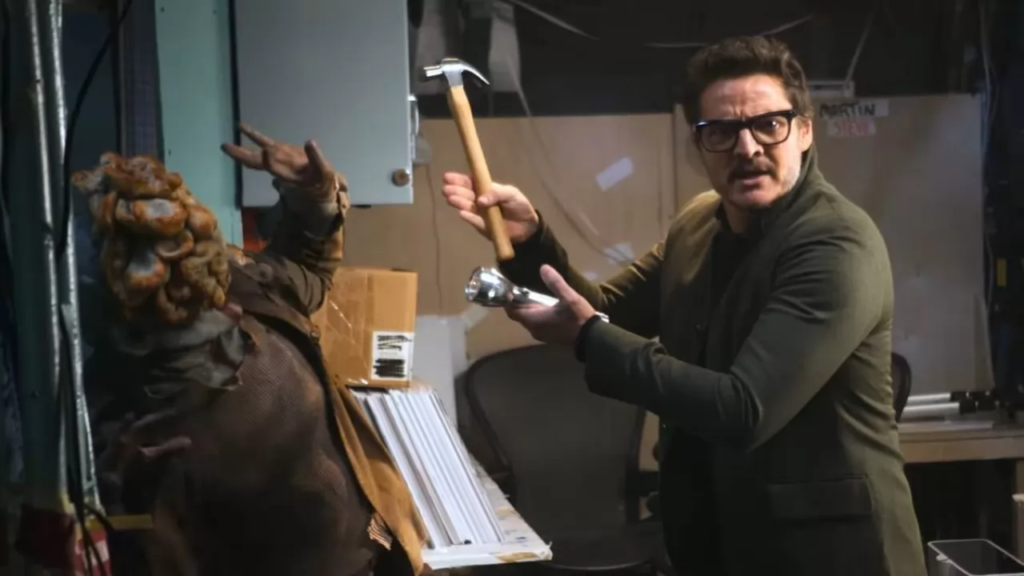 The Last of Us: Pedro Pascal e i Clicker invadono il set del Saturday Night Live (VIDEO) Pedro Pascal e un Clicker sul set del Saturday Night Live