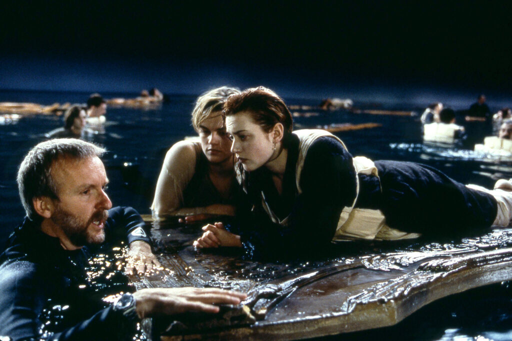 Una foto dal set con James Cameron, Leonardo DiCaprio e Kate Winslet.