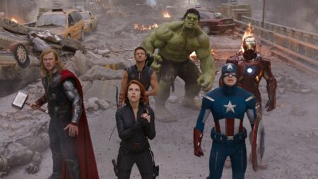 Frame che ritrae gli Avengers