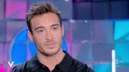 Antonino Spinalbese sul padre: “Si è suicidato perché era solo, ho i sensi di colpa” antonino spinalbese