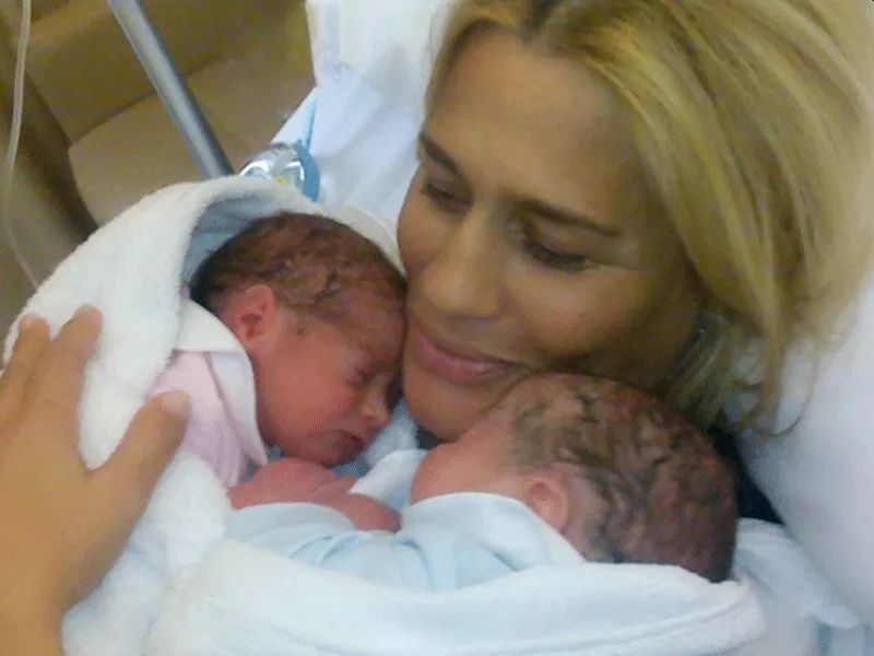 Heather Parisi con i figli, i gemelli Dylan ed Elizabeth