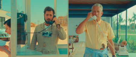 Jason Schwartzman e Tom Hanks in Asteroid City