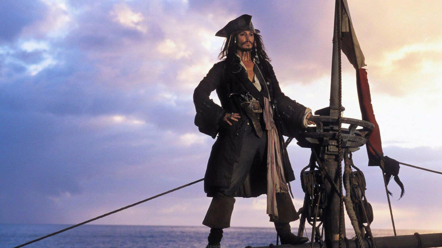 Johnny Depp è Jack Sparrow ne Pirati dei Caraibi: La maledizione della prima luna